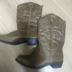 COWBOY BOOTS